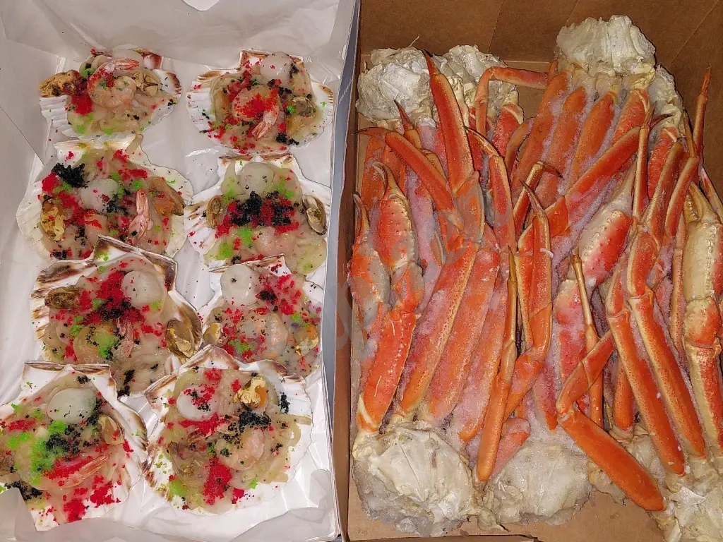 Живые раки и морепродукты