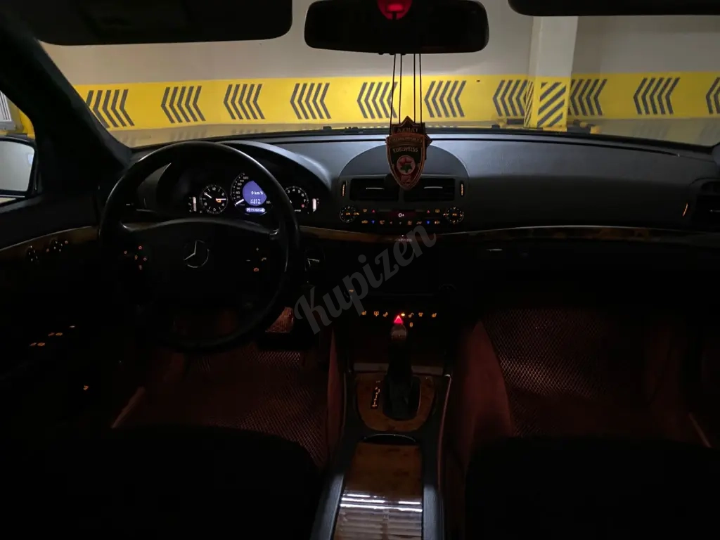 Продам Мерседес Е350 W211